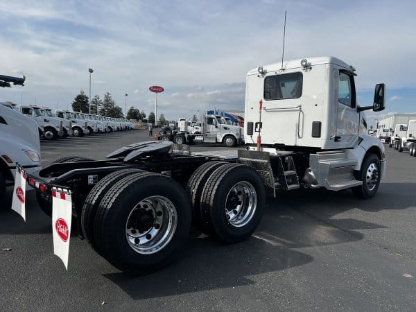 2025 Peterbilt 579 - Image 3