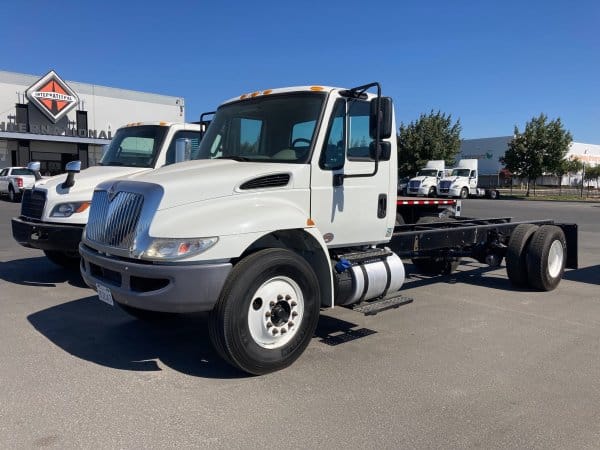 2018 International 4300 - Image 2