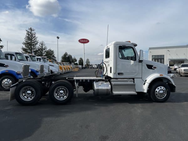 2025 Peterbilt 567