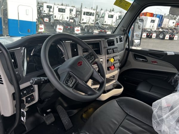 2025 Peterbilt 567 - Image 4