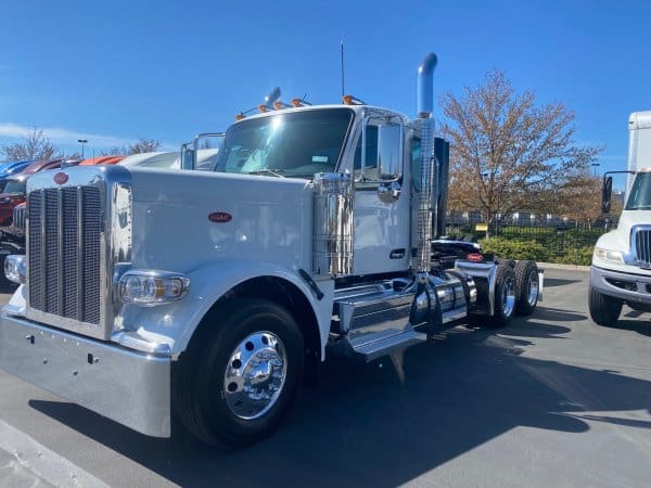 2025 Peterbilt 589