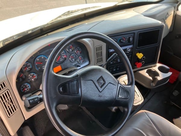 2015 International 8600 - Image 3
