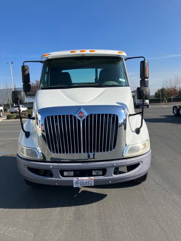 2015 International 8600 - Image 2