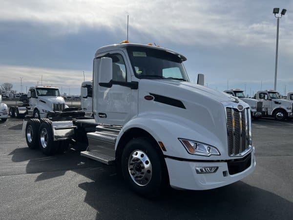 2025 Peterbilt 579