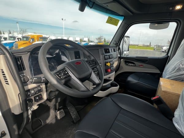 2025 Peterbilt 579 - Image 4