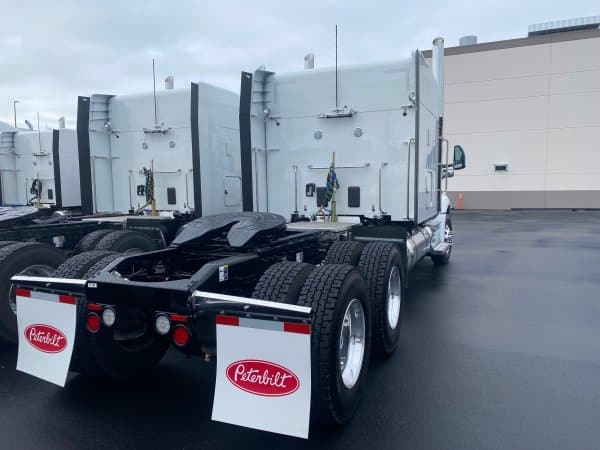 2025 Peterbilt 579 - Image 4