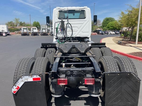2018 International RH613 - Image 2