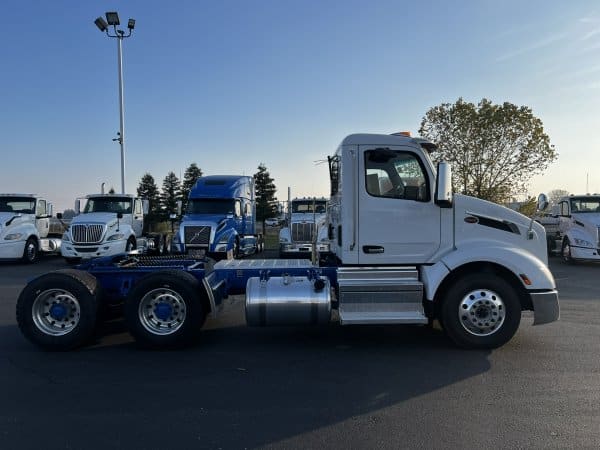 2024 Peterbilt 579 - Image 3