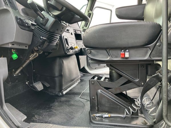 2019 International MV607 - Image 9