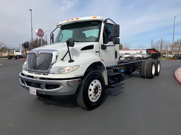 2019 International MV607 - Image 4