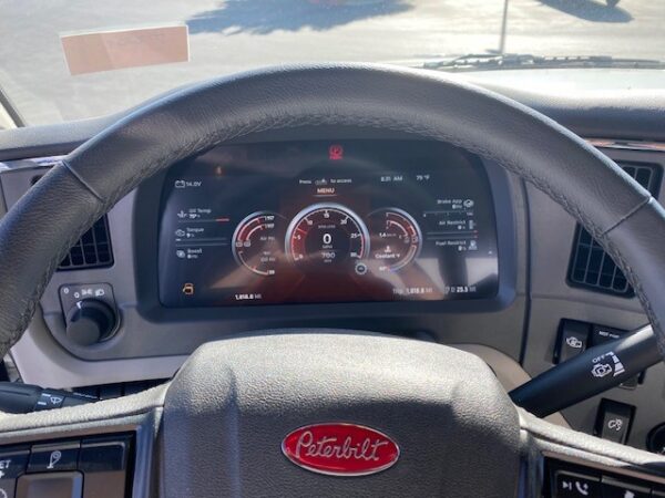 2025 Peterbilt 567 - Image 8