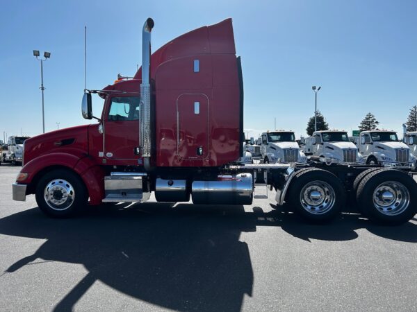 2016 Peterbilt 386 - Image 3