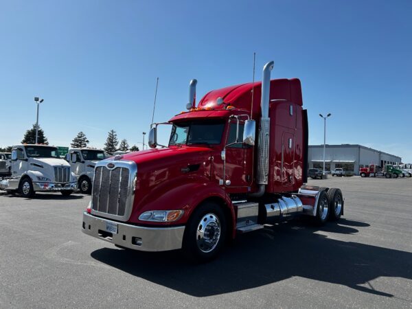 2016 Peterbilt 386 - Image 2