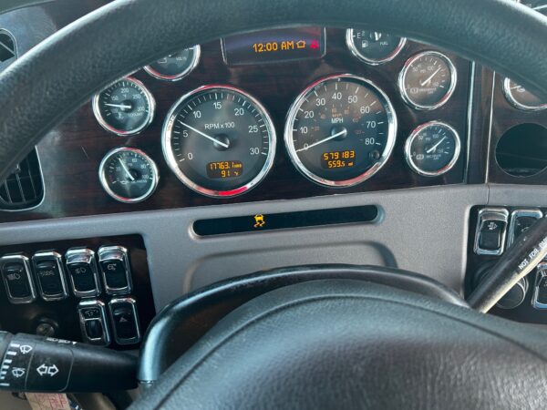 2016 Peterbilt 386 - Image 6