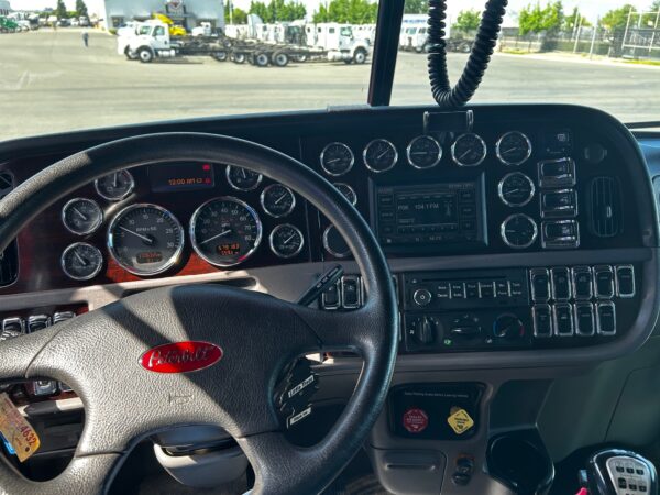 2016 Peterbilt 386 - Image 5