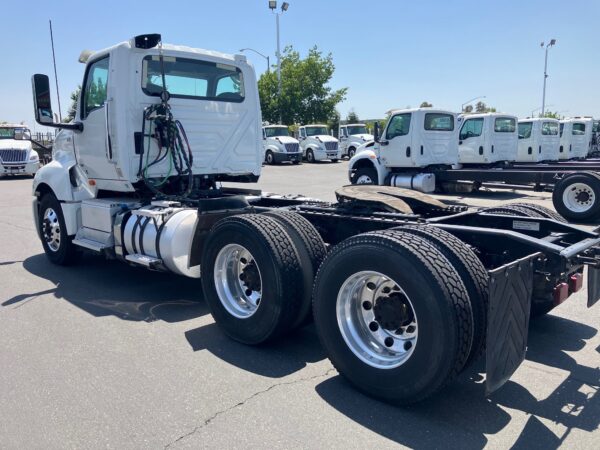 2019 International LT625 - Image 4