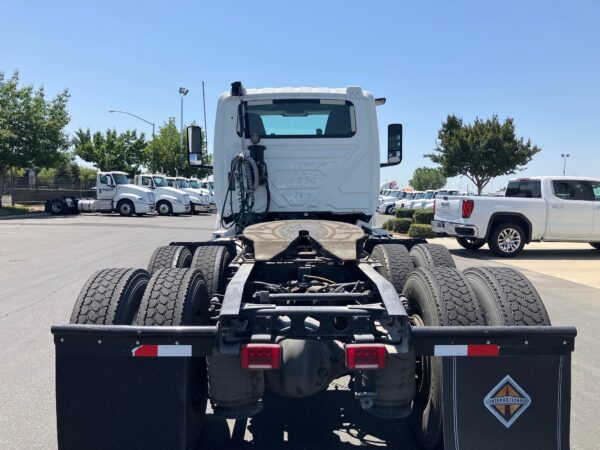 2019 International LT625 - Image 2