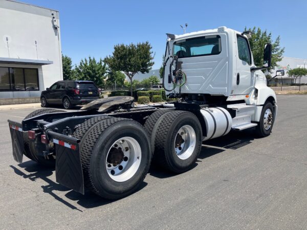 2019 International LT625 - Image 4