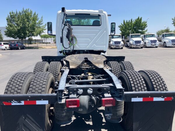 2019 International LT625 - Image 5