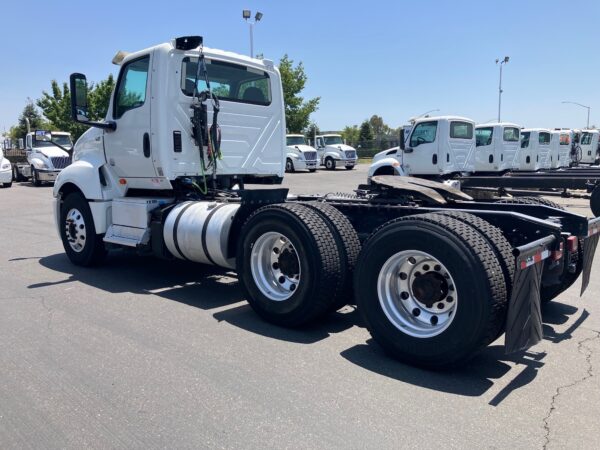 2019 International LT625 - Image 6