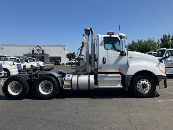 2019 International LT625 - Image 4