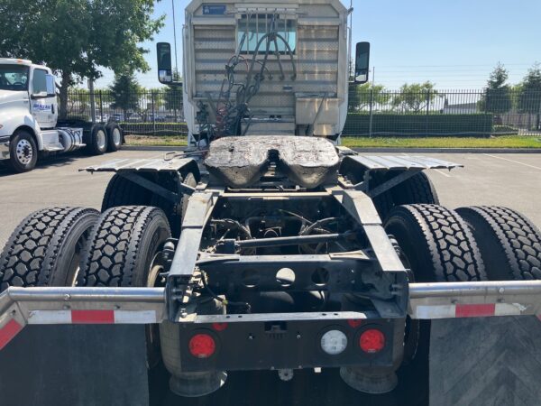 2019 International LT625 - Image 6
