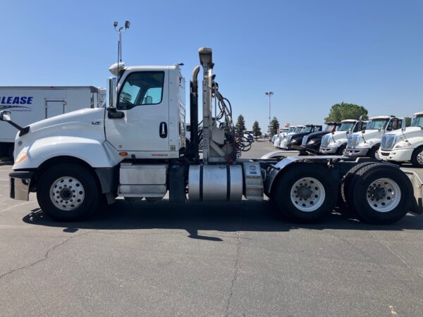 2019 International LT625 - Image 3