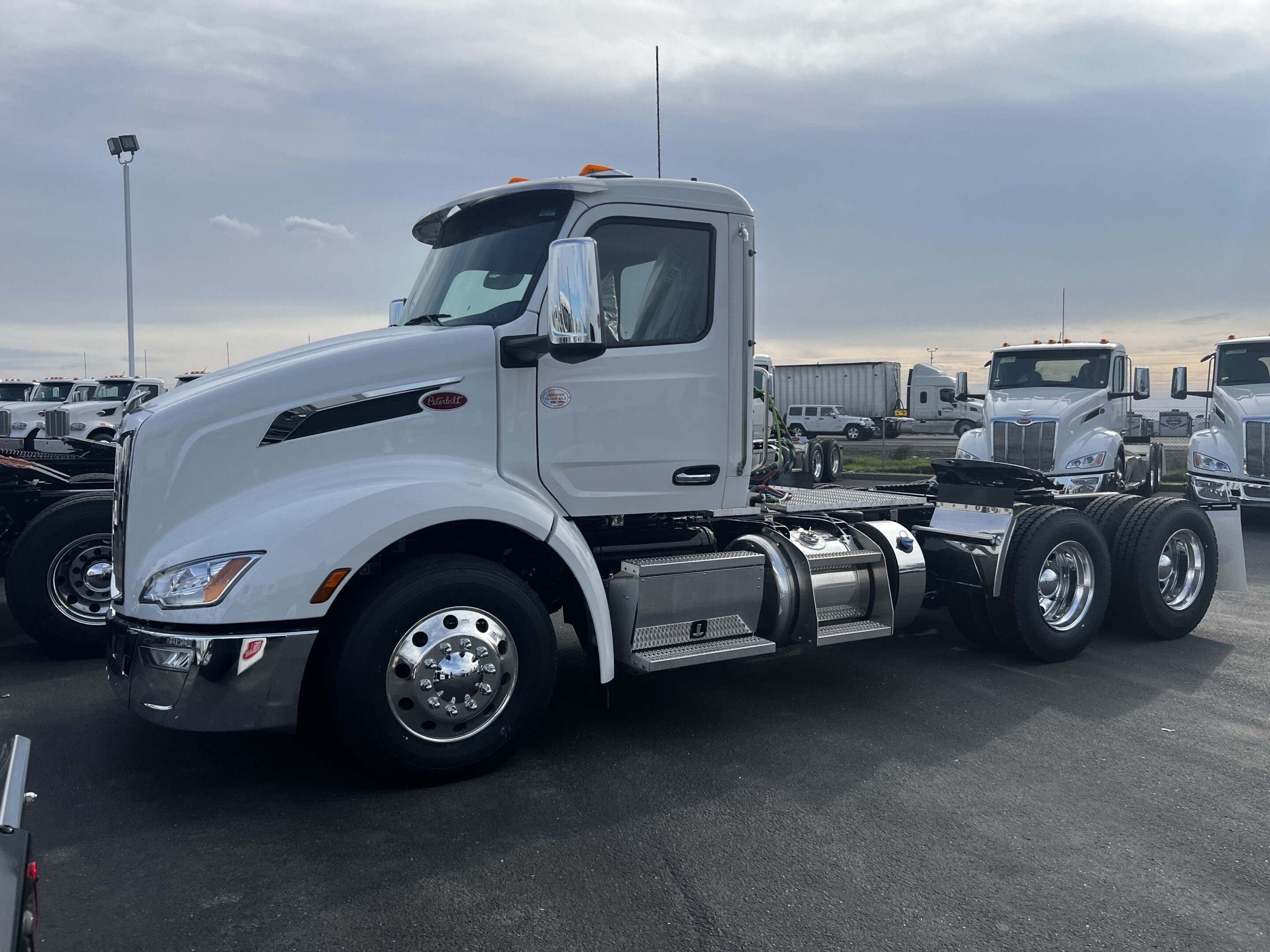 2024 Peterbilt 579 - Image 2