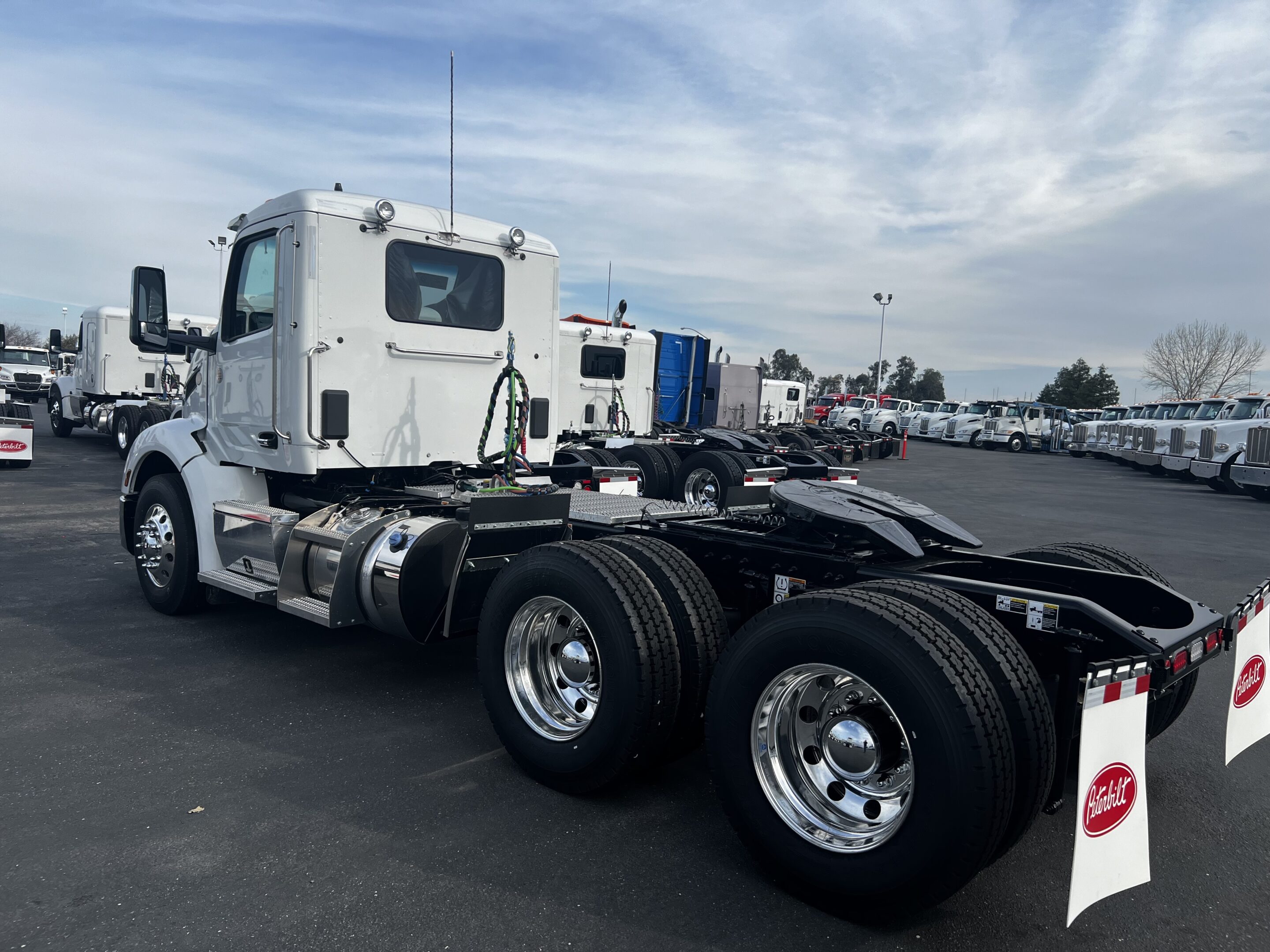 2024 Peterbilt 579 - Image 3