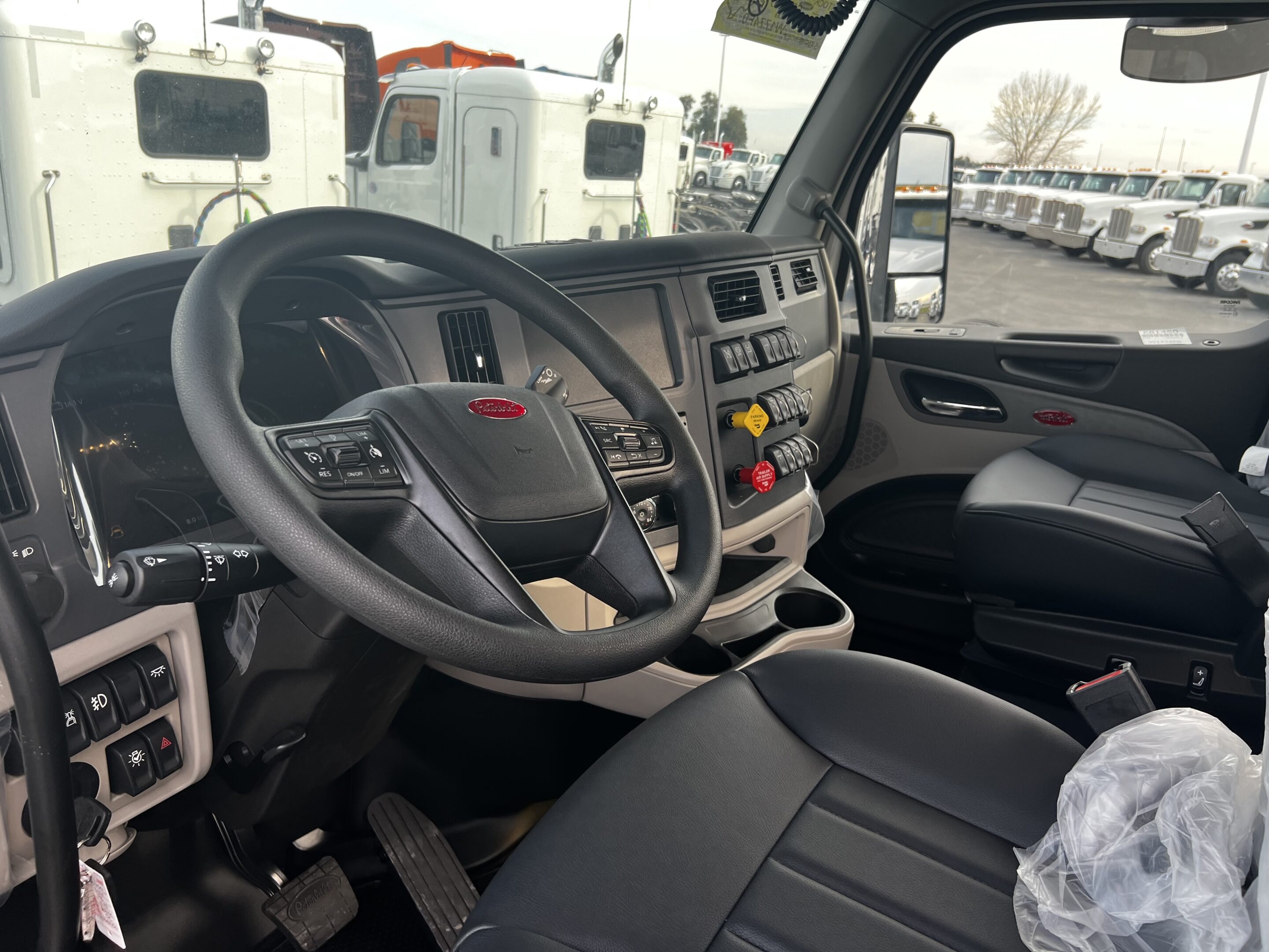 2024 Peterbilt 579 - Image 4