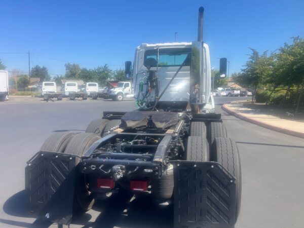 2019 International LT625 - Image 3
