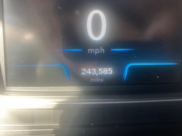 2019 International LT625 - Image 5