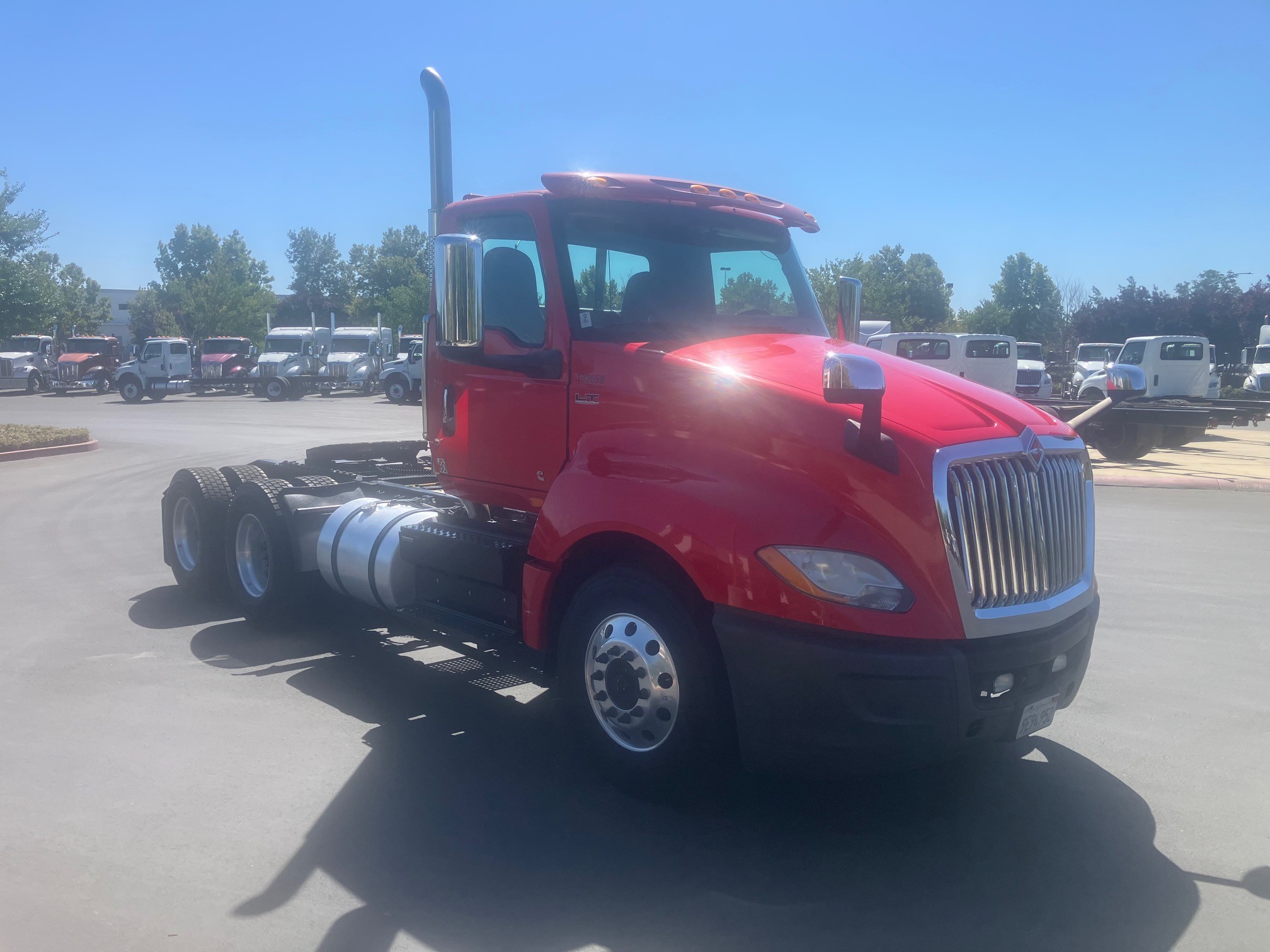 2019 International LT625 - Image 2