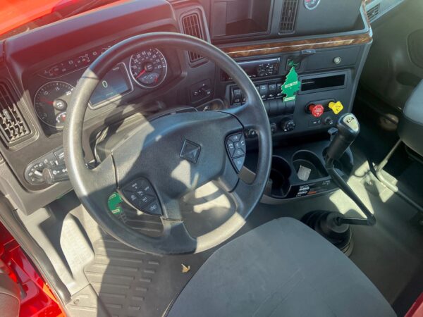 2019 International LT625 - Image 4
