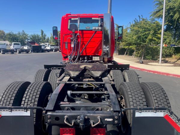 2019 International LT625 - Image 3