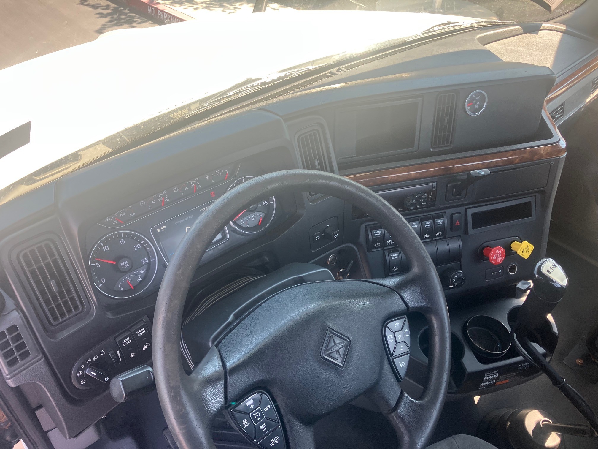 2019 International LT625 - Image 4
