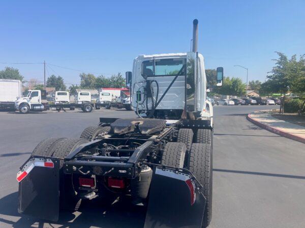 2019 International LT625 - Image 3