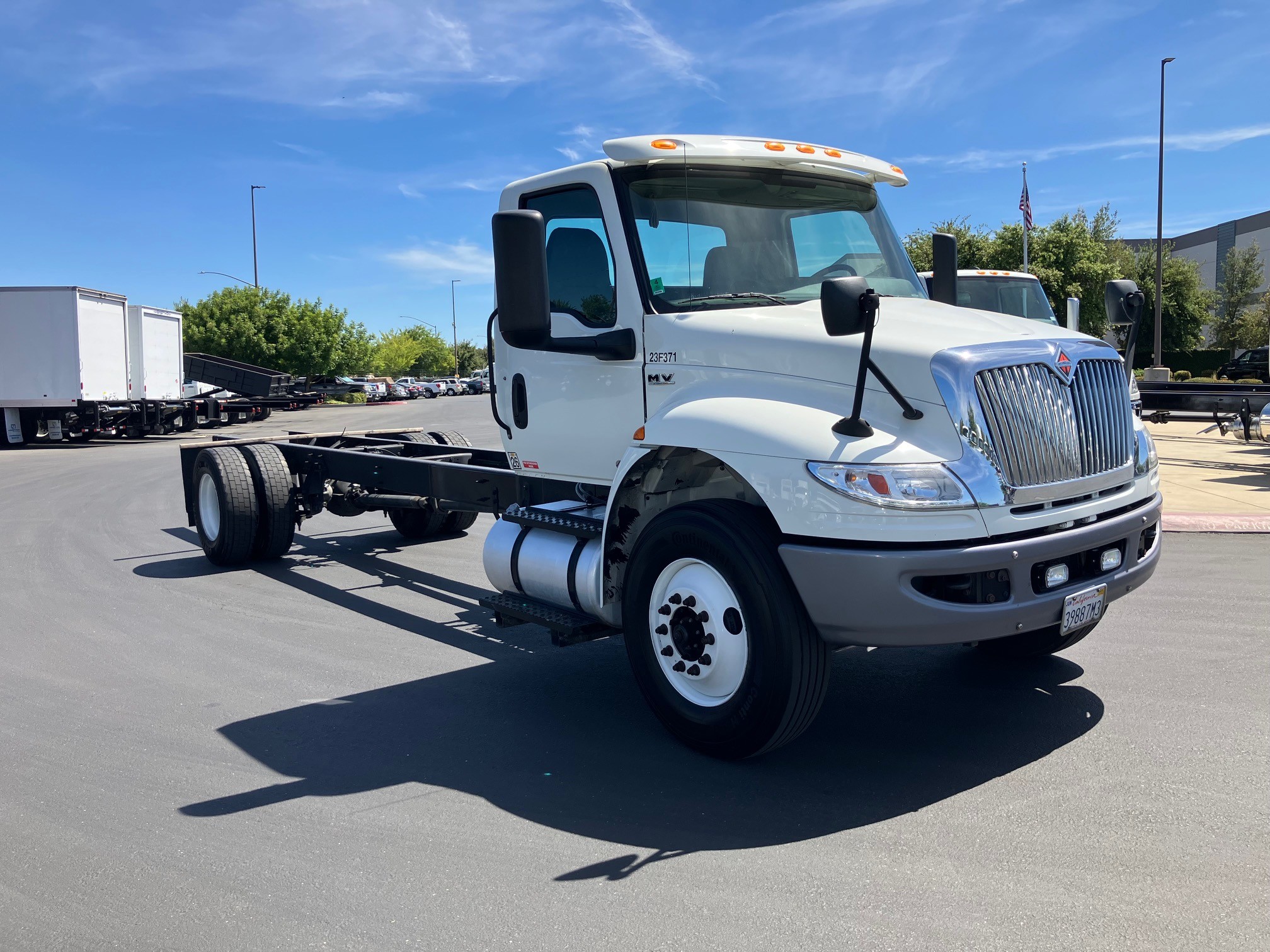 2023 International MV607 - Image 2