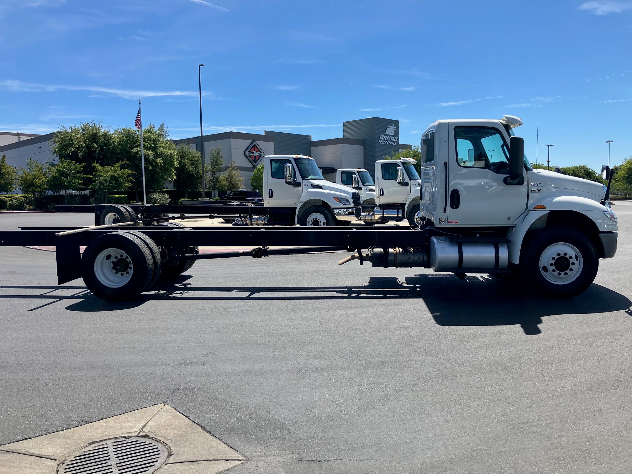 2023 International MV607 - Image 3