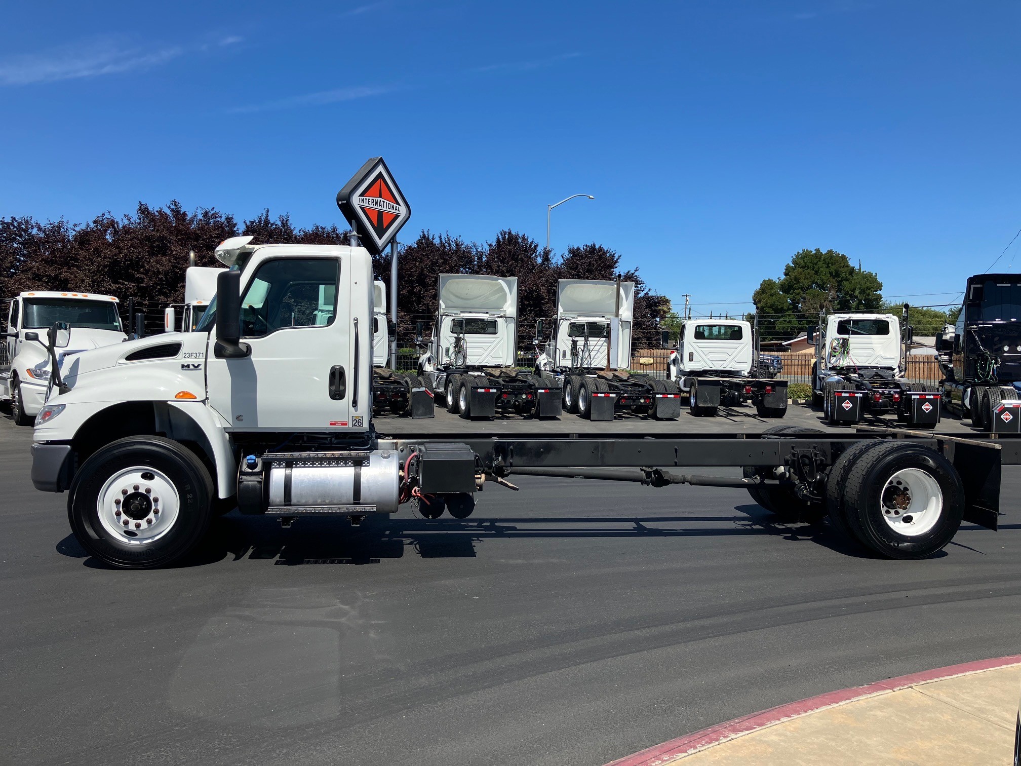 2023 International MV607 - Image 4