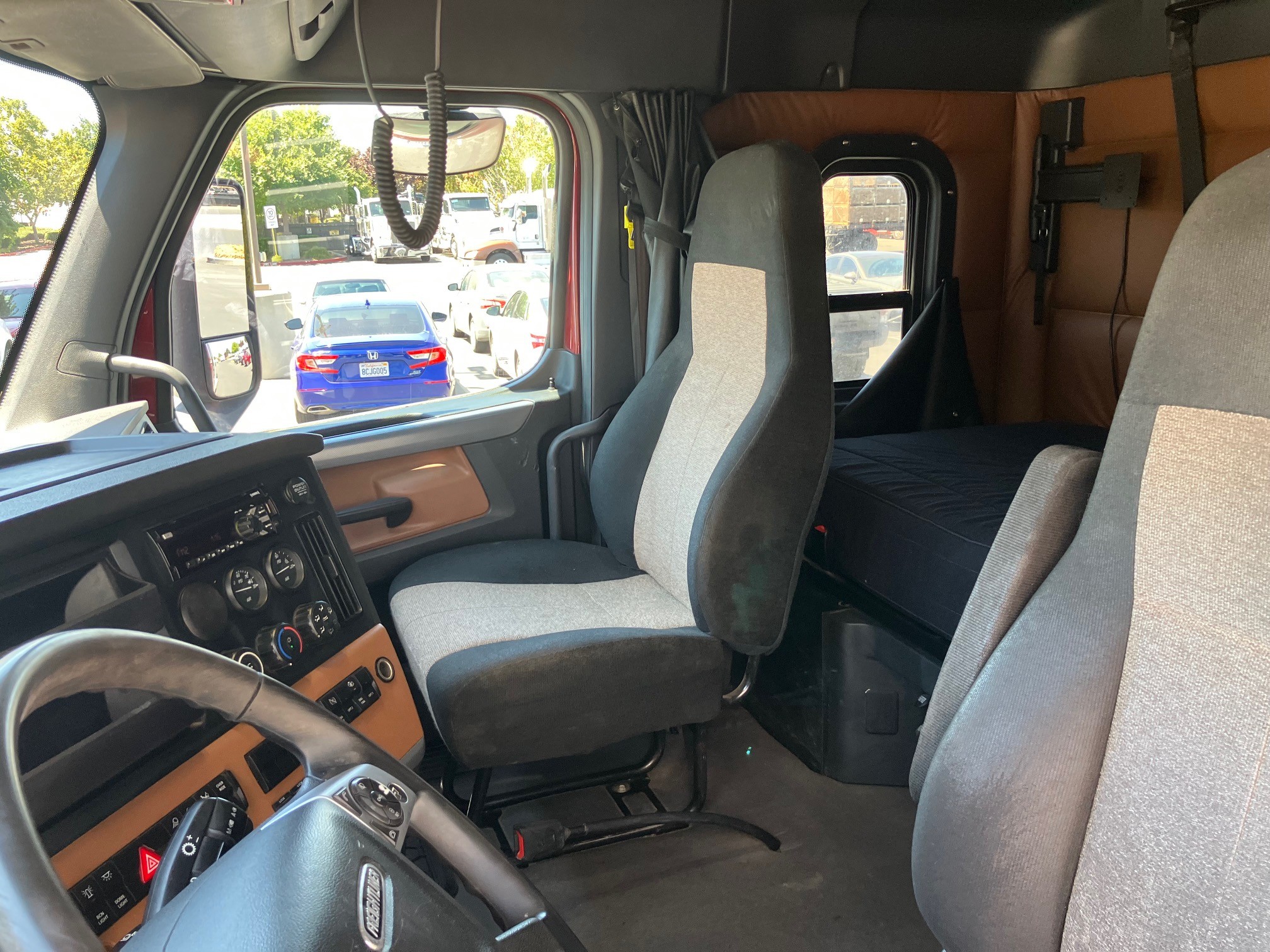 2020 FREIGHTLINER CASCADIA - Image 10
