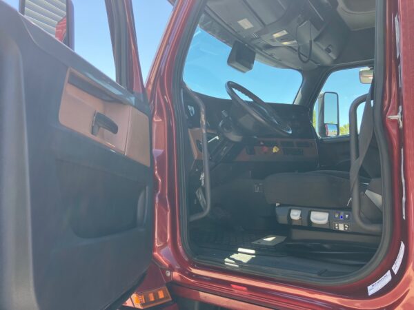2020 FREIGHTLINER CASCADIA - Image 8