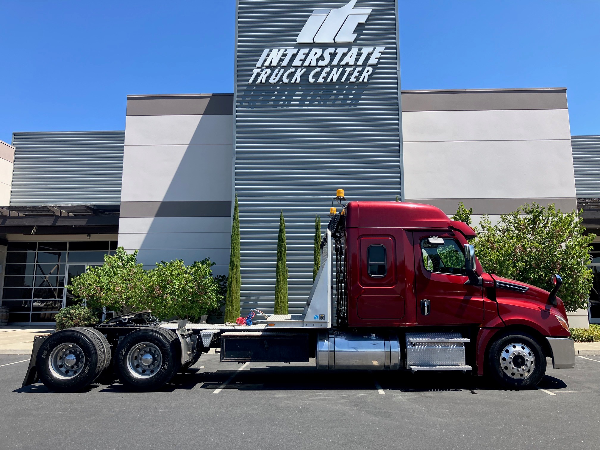 2020 FREIGHTLINER CASCADIA - Image 2
