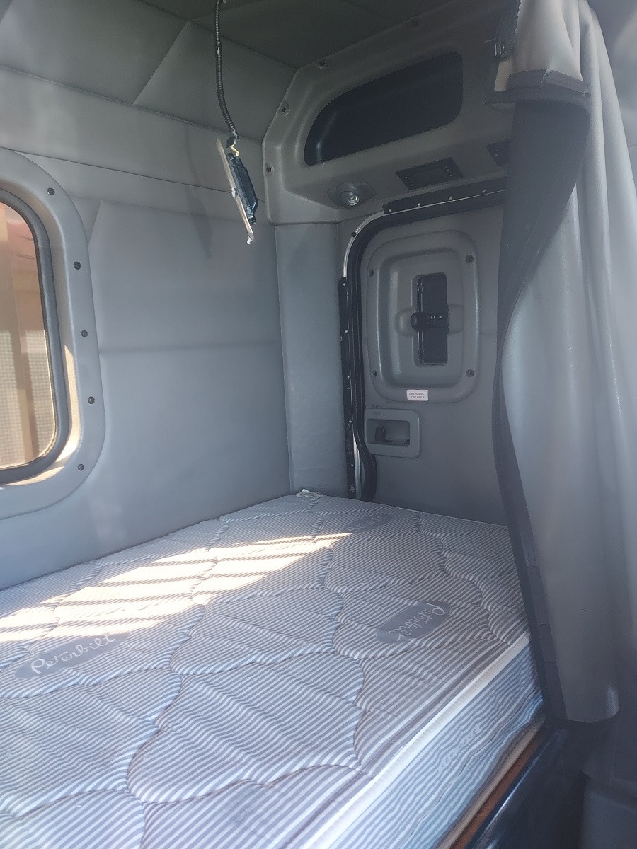 2015 Peterbilt 567 - Image 3