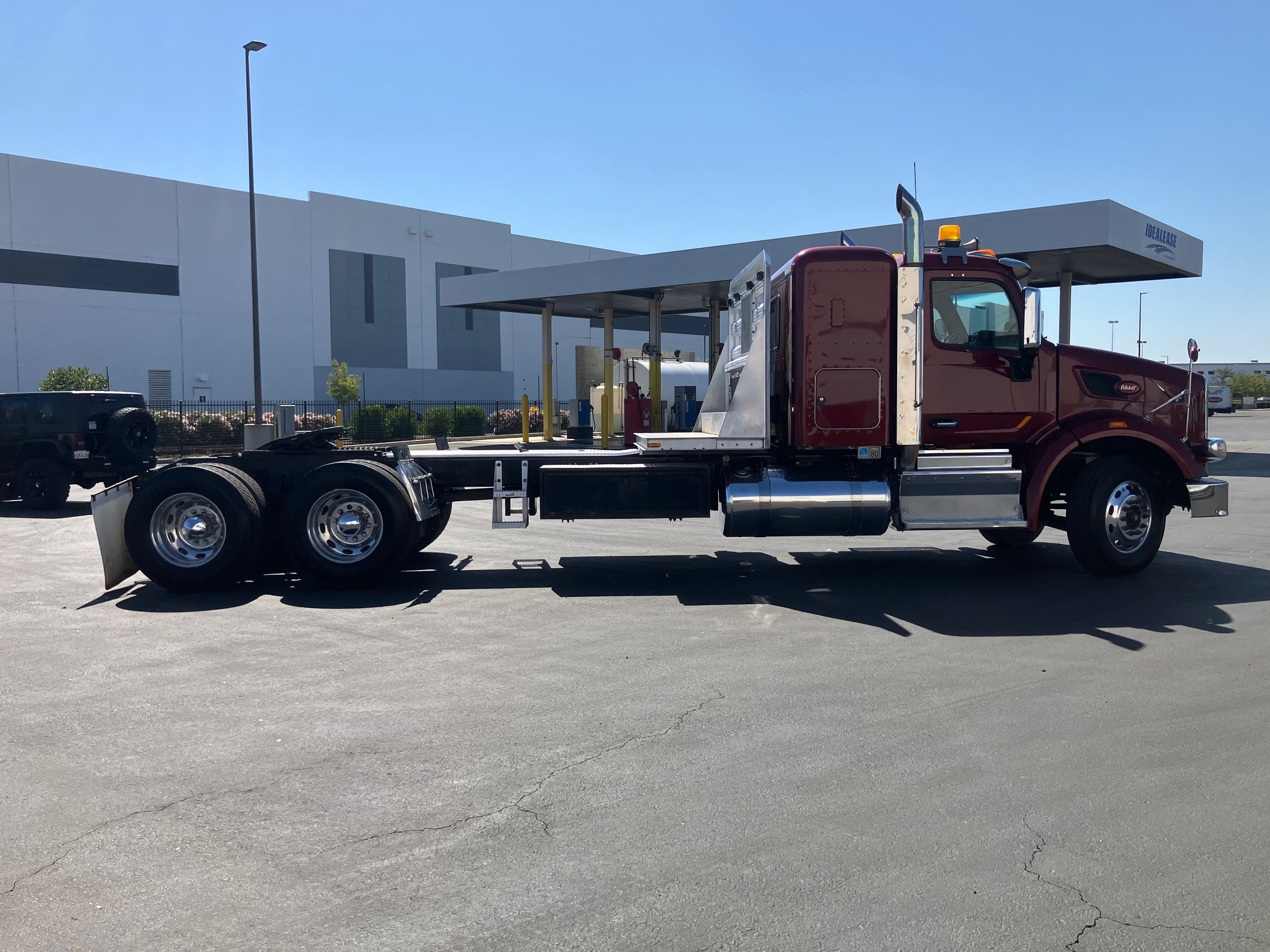 2015 Peterbilt 567 - Image 2