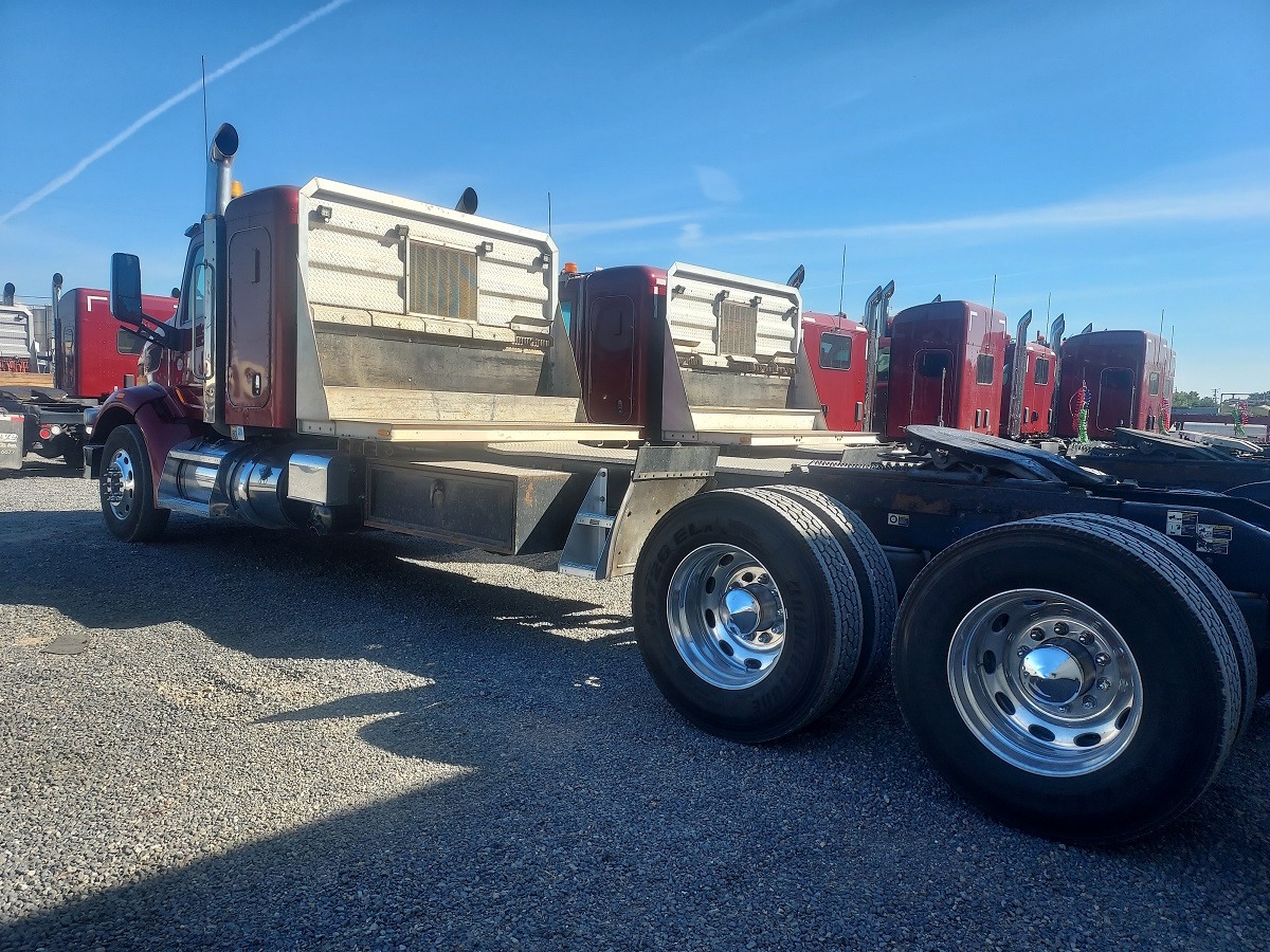2015 Peterbilt 567 - Image 8