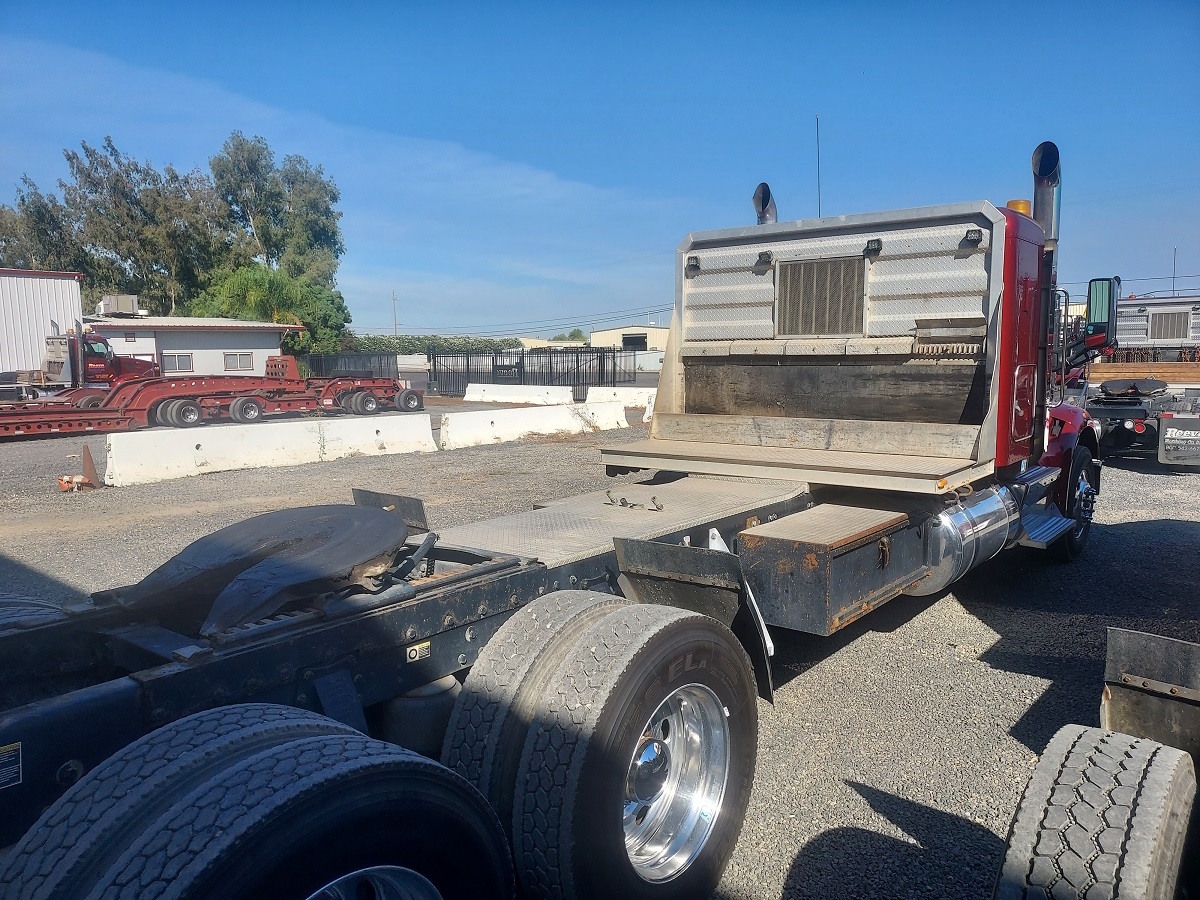 2015 Peterbilt 567 - Image 9