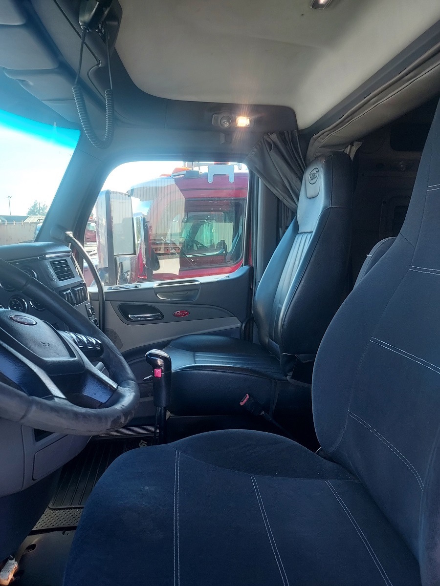 2015 Peterbilt 567 - Image 10