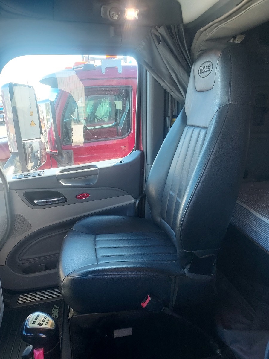 2015 Peterbilt 567 - Image 11