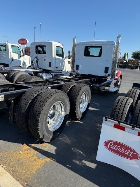 2025 Peterbilt 579 - Image 4